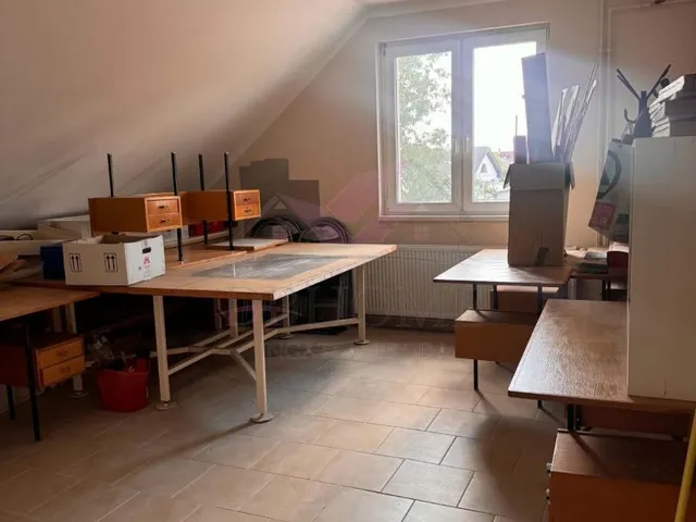 Kiadó kereskedelmi és ipari ingatlan Debrecen, Hatvan utcai kert 21 nm