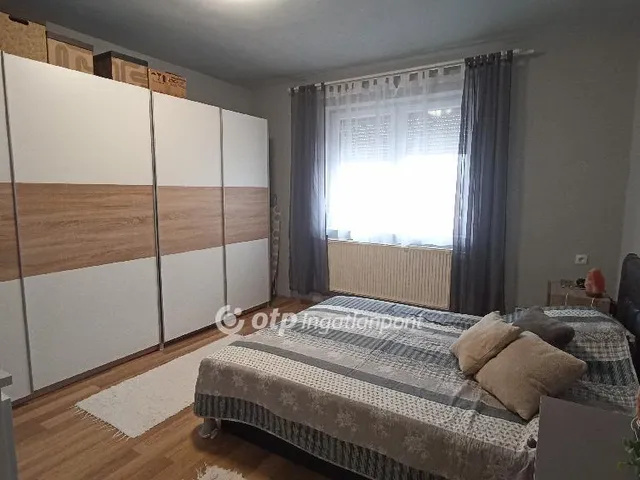 Eladó ház Jászfényszaru 140 nm