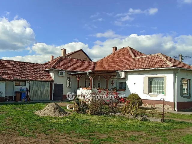 Eladó ház Jászfényszaru 99 nm