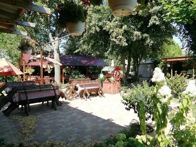 Eladó kereskedelmi és ipari ingatlan Újszász 209 nm