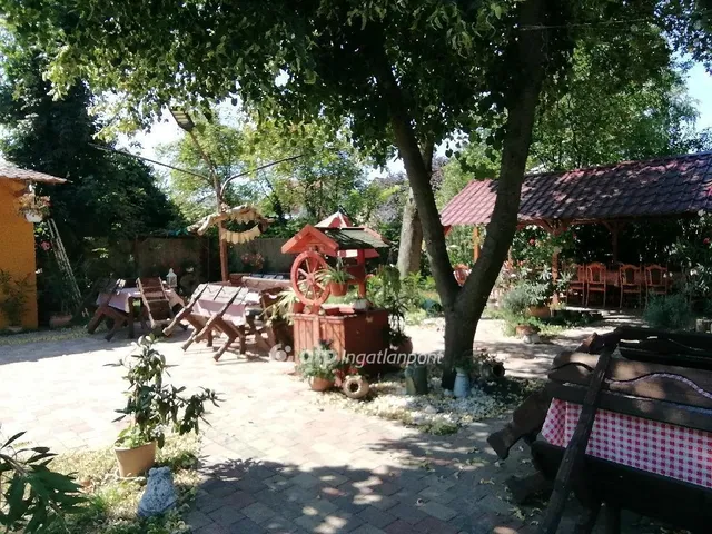 Eladó kereskedelmi és ipari ingatlan Újszász 209 nm
