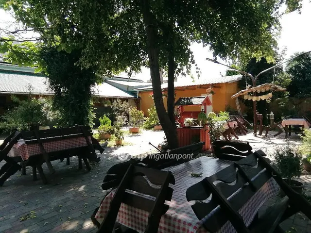 Eladó kereskedelmi és ipari ingatlan Újszász 209 nm