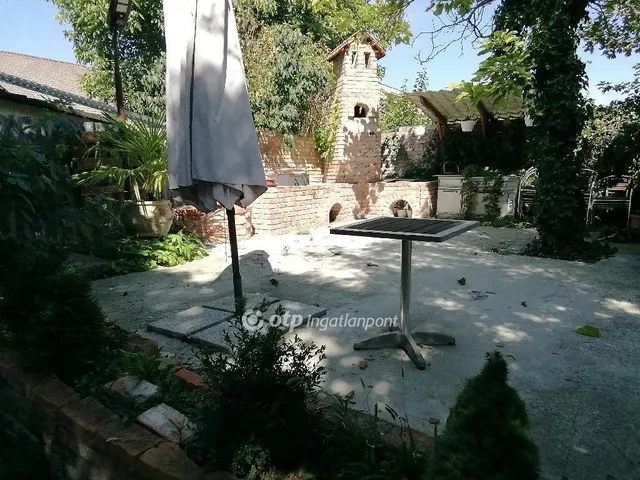 Eladó kereskedelmi és ipari ingatlan Újszász 209 nm