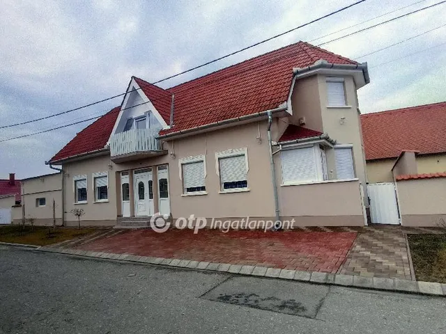 Eladó ház Jászfényszaru 139 nm
