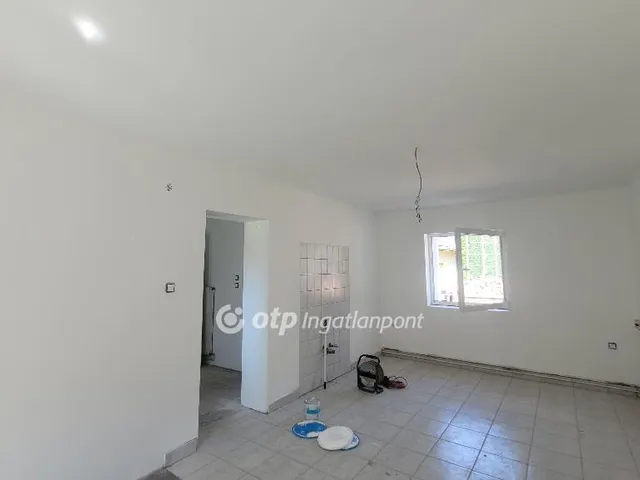 Eladó kereskedelmi és ipari ingatlan Jászberény 220 nm