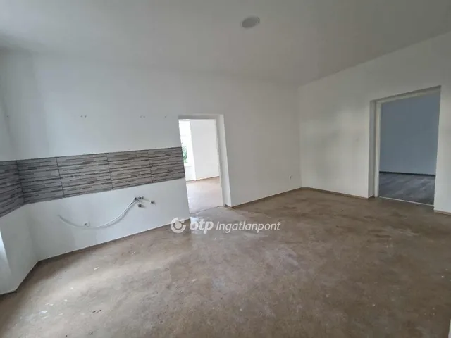 Eladó lakás Tápiószele 78 nm