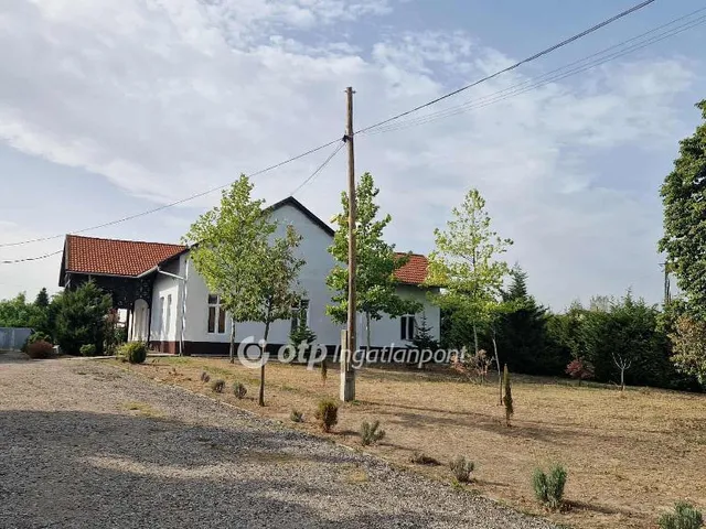 Eladó lakás Tápiószele 62 nm