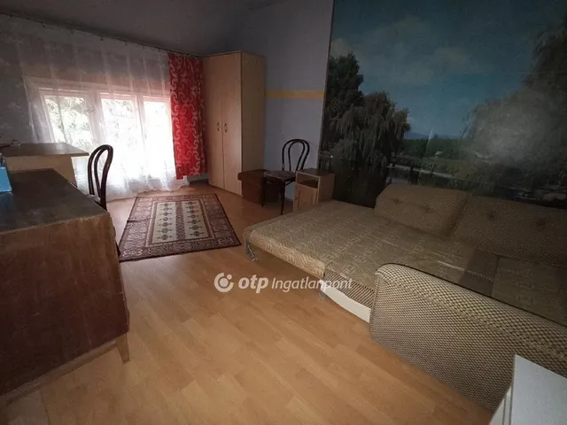 Eladó ház Jászapáti 180 nm
