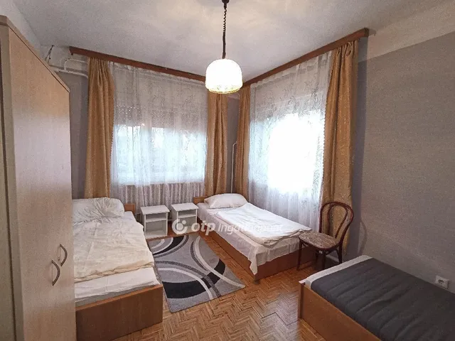 Eladó ház Jászapáti 180 nm