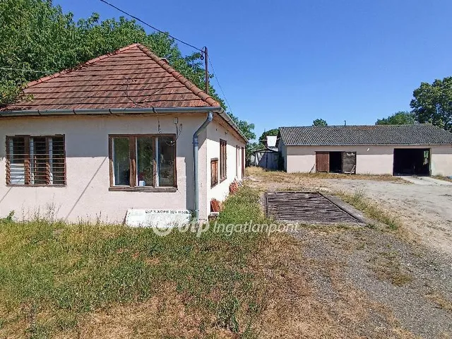 Eladó kereskedelmi és ipari ingatlan Tóalmás 290 nm