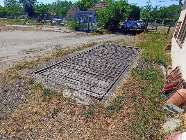 Eladó kereskedelmi és ipari ingatlan Tóalmás 290 nm