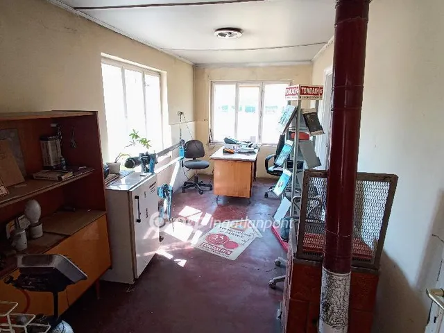 Eladó kereskedelmi és ipari ingatlan Tóalmás 290 nm