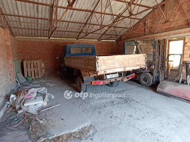 Eladó kereskedelmi és ipari ingatlan Tóalmás 290 nm