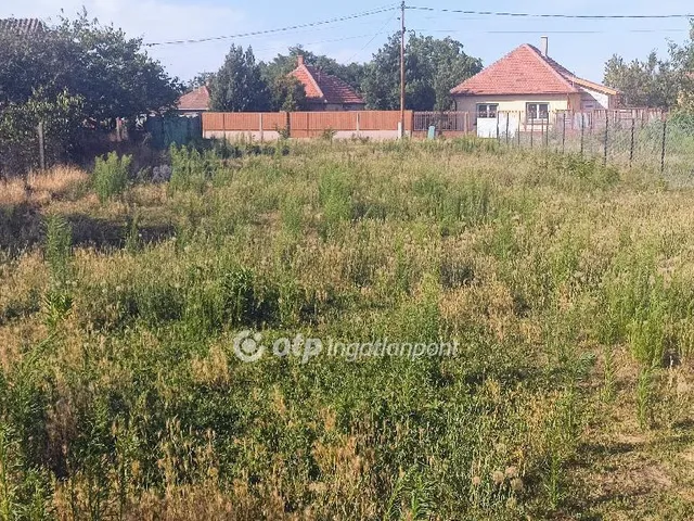 Eladó telek Nagykáta 674 nm