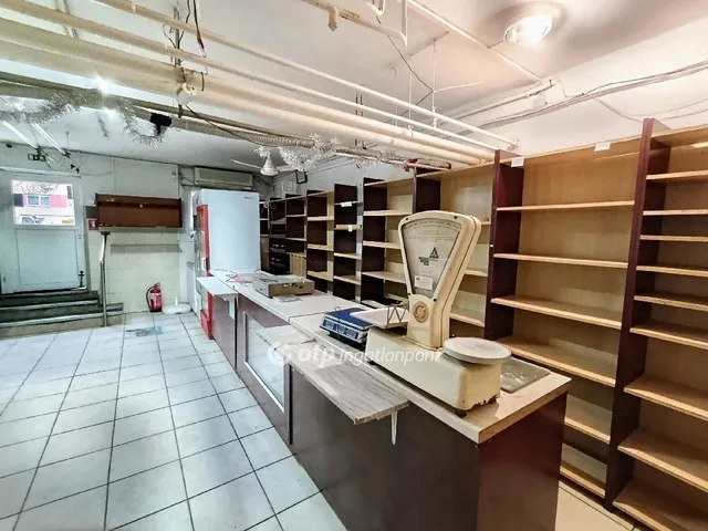 Eladó kereskedelmi és ipari ingatlan Szolnok 72 nm