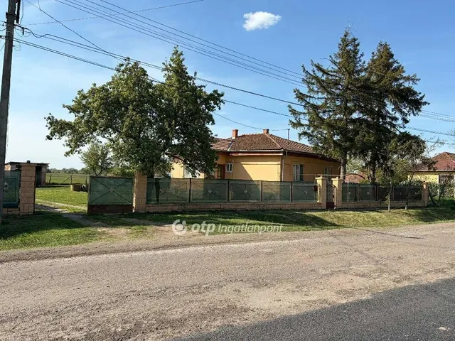 Eladó ház Jászapáti 102 nm