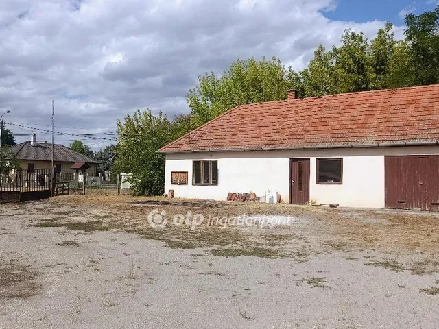 Eladó kereskedelmi és ipari ingatlan Tóalmás 290 nm