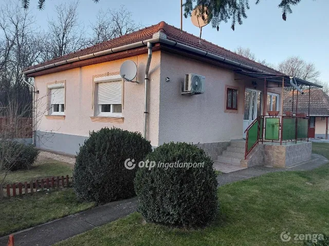 Eladó nyaraló Jászberény 71 nm
