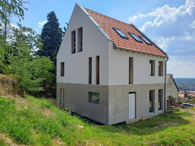 Eladó lakás Pécs, Havihegy 116 nm