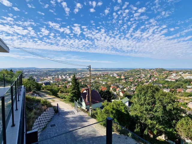 Eladó lakás Pécs, Mecsekoldal 149 nm