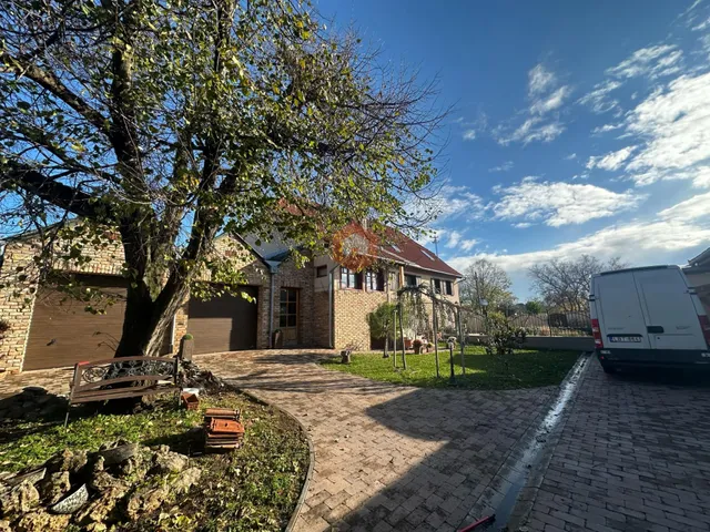 Eladó kereskedelmi és ipari ingatlan Pécs, Bolgárkert 200 nm