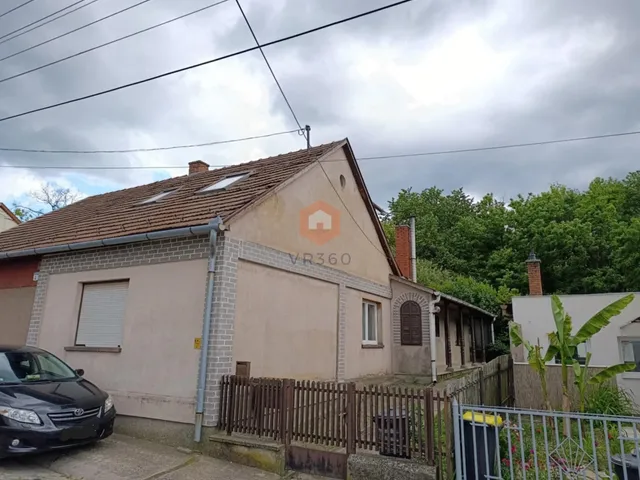 Eladó ház Komló 112 nm