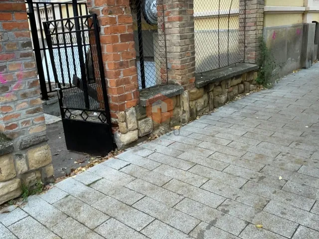 Eladó kereskedelmi és ipari ingatlan Pécs, Belváros 216 nm