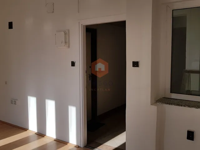 Kiadó kereskedelmi és ipari ingatlan Pécs, Ispitaalja, Megyeri út 16 nm