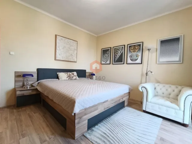 Kiadó lakás Pécs, Mecsekoldal 63 nm