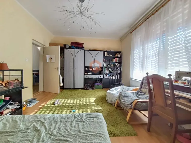 Kiadó ház Pécs, Egyetemváros, Pacsirta utca 110 nm