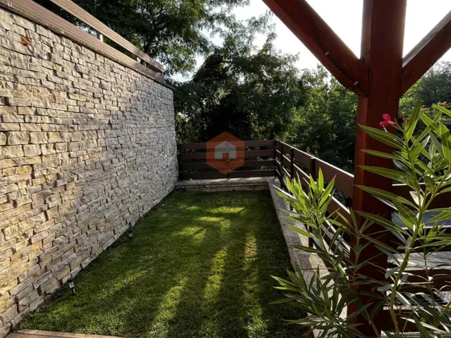 Eladó lakás Pécs, Rigóder, Hársfa út 72 nm