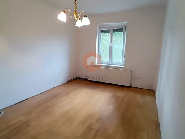Eladó lakás Komló, Arany János 37 nm