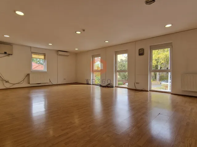 Kiadó kereskedelmi és ipari ingatlan Pécs, Belváros 40 nm