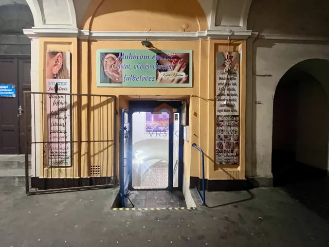 Eladó kereskedelmi és ipari ingatlan Pécs, Belváros, Rákóczi út 44 nm