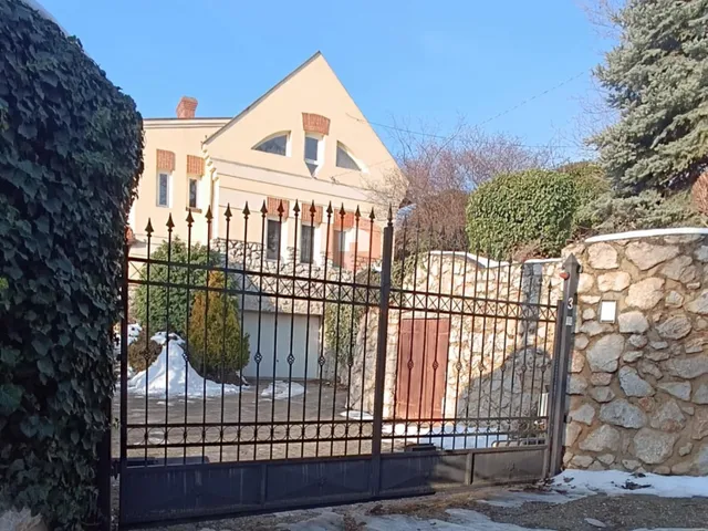 Kiadó lakás Pécs, Mecsekoldal 63 nm