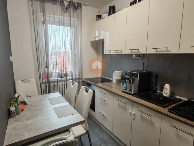 Eladó lakás Komló 56 nm