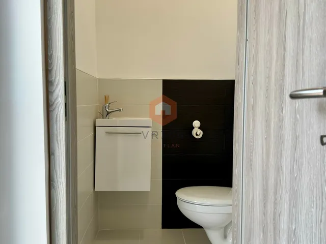 Kiadó lakás Pécs, Egyetemváros, Radnics utca 73 nm