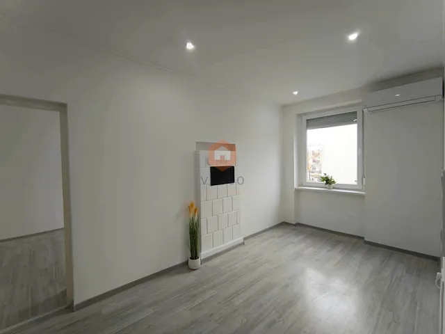 Eladó lakás Komló 49 nm