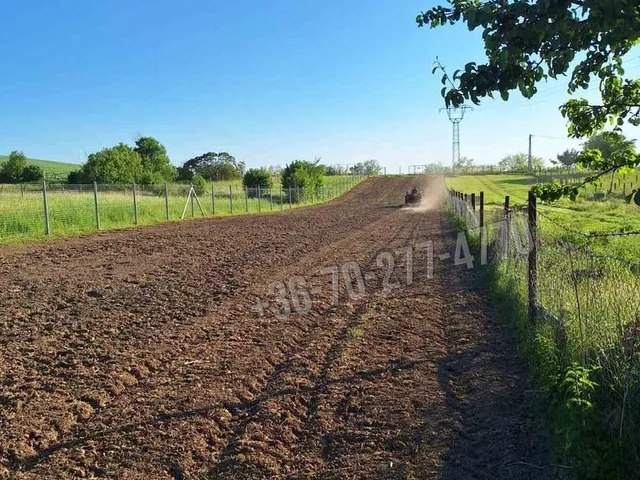 Eladó telek Oroszlány 130 nm