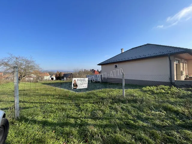 Eladó telek Környe 500 nm