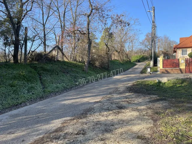 Eladó telek Környe 500 nm