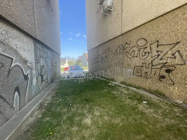 Eladó telek Oroszlány 42 nm