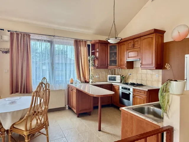 Eladó lakás Fót, Mátyás király utca 139 nm