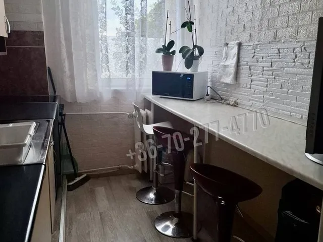 Eladó lakás Oroszlány, Április utca 55 nm