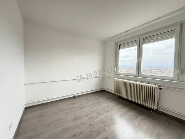 Eladó lakás Oroszlány, Népek barátsága utca 36 nm