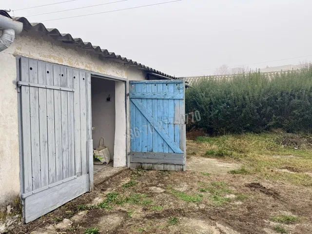 Eladó garázs Oroszlány 21 nm