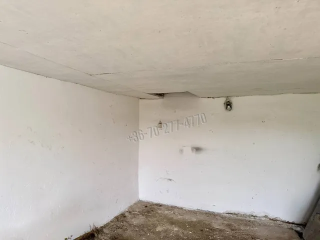 Eladó garázs Oroszlány, Mindszenti utca 21 nm