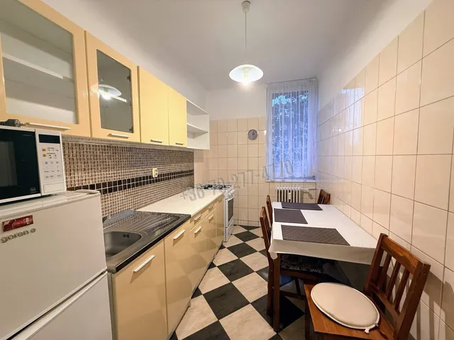 Kiadó lakás Oroszlány, Népek barátsága utca 54 nm