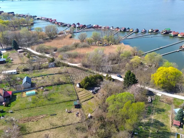 Eladó telek Oroszlány 1183 nm