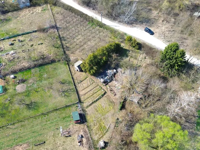 Eladó telek Oroszlány 1500 nm